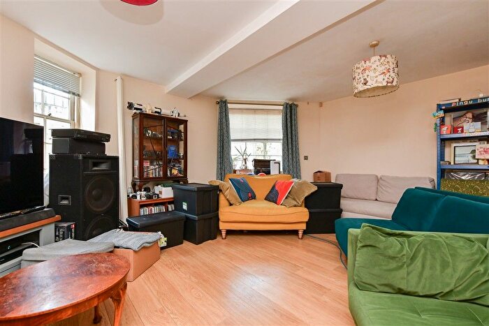 1 Bedroom Flat For Sale In Fort Crescent, Margate, Kent, CT9