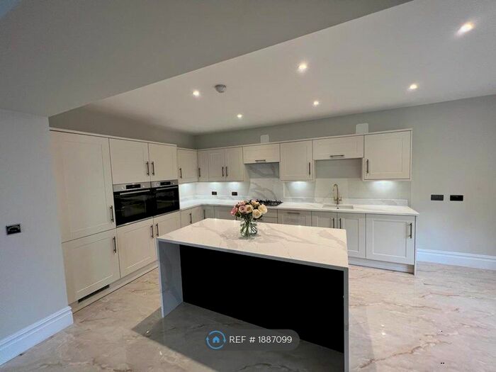 3 Bedroom Bungalow To Rent In Eastham House, Eastham, Wirral, CH62