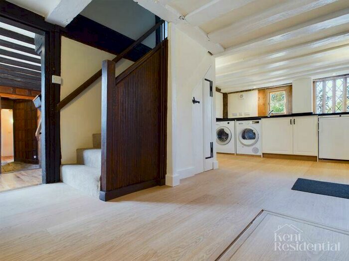 4 Bedroom Character Property To Rent In Becket Place, Rectory Lane, Maidstone, ME16