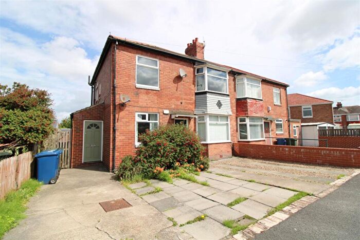 2 Bedroom Apartment To Rent In Marondale Avenue, Walkerdene, Newcastle Upon Tyne, Tyne & Wear, NE6