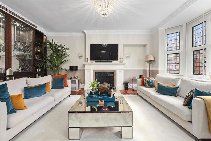 4 Bedroom Flat For Sale In Mount Street, Mayfair, London, W1K