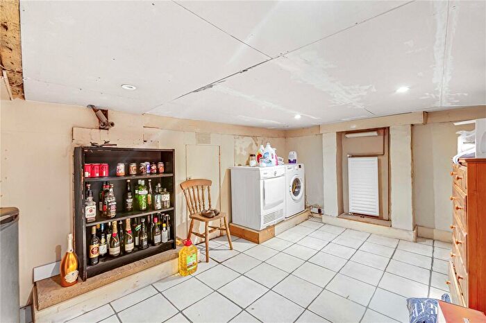 1 Bedroom Flat For Sale In Laitwood Road, London, SW12