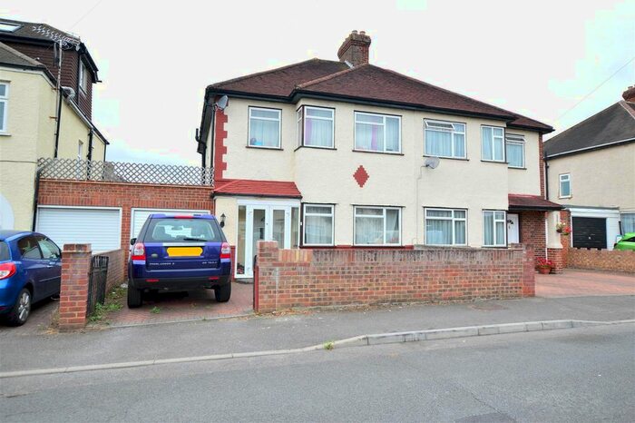 3 Bedroom Semi-Detached House To Rent In Midcroft, Slough, SL2