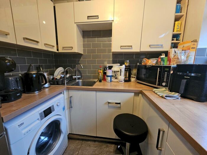 2 Bedroom Apartment To Rent In Epping Close, Reading, RG1