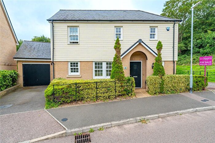 3 Bedroom Semi-Detached House For Sale In James Huxley Avenue, Maidstone, Kent, ME16