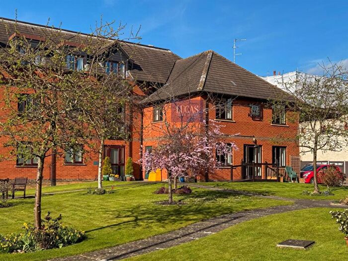 2 Bedroom Flat For Sale In George Street, Kettering, NN16