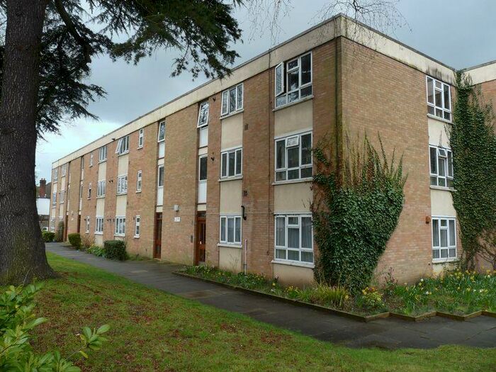 1 Bedroom Apartment To Rent In Woffington Close, Kingston, KT1