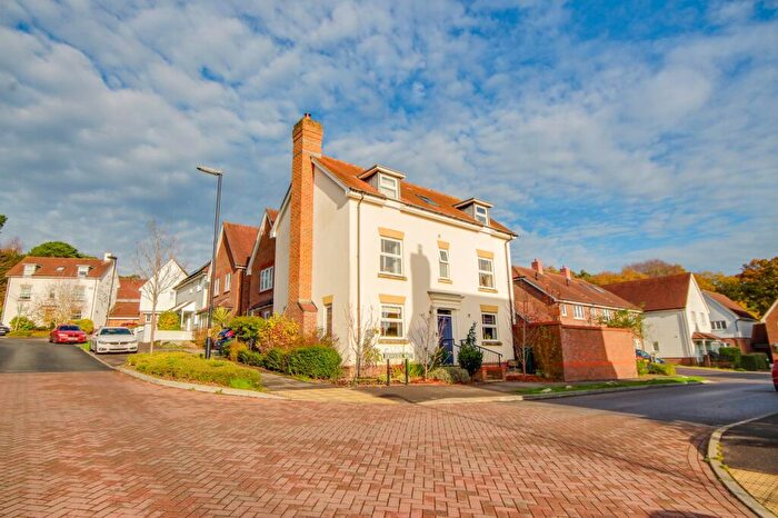 5 Bedroom Link Detached House For Sale In Isewoods Way, Haywards Heath, RH16