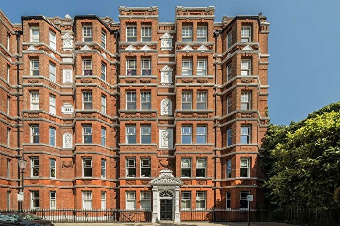 3 Bedroom Flat To Rent In Cheyne Walk, Cheyne Walk, SW3