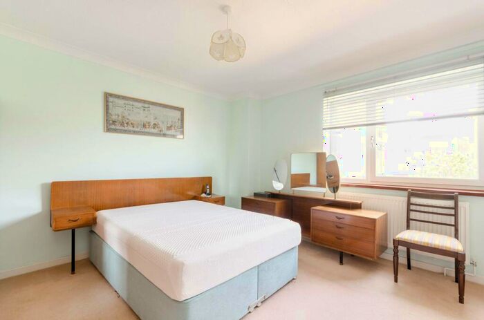 2 Bedroom Flat To Rent In Grove Road, Surbiton, KT6