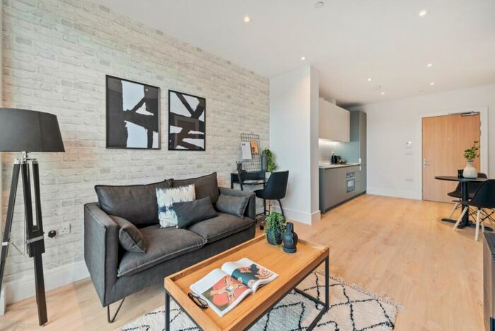 Apartment To Rent In - Pyrcroft Road Chertsey, KT16