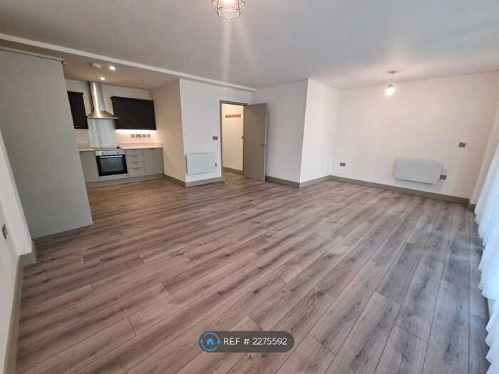 2 Bedroom Flat To Rent In Hessel Street, London, E1