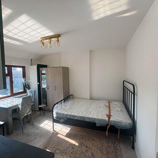 Studio To Rent In Brook Road, London, NW2