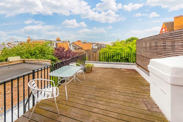 2 Bedroom Flat To Rent In Hugon Road, London, SW6
