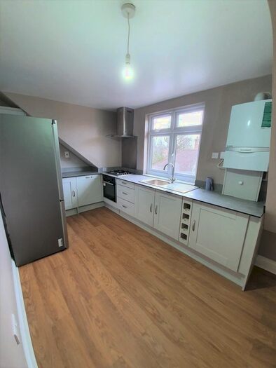 2 Bedroom Maisonette To Rent In Fox Lane, Palmers Green, N13