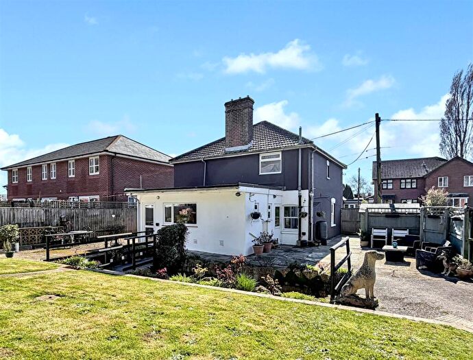 3 Bedroom Detached House For Sale In School Green Road, Freshwater, PO40