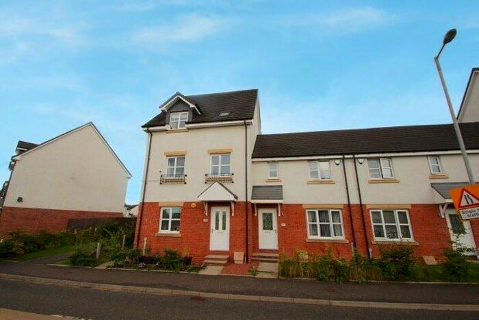 4 Bedroom Town House To Rent In Calfmuir Road, Glasgow, G66