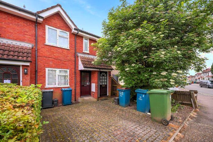 1 Bedroom Flat For Sale In Blenheim Road, Harrow, HA2