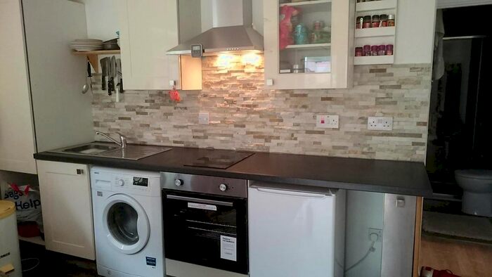 1 Bedroom Flat To Rent In Chesham Lane, Lee Gate, Great Missenden, HP16