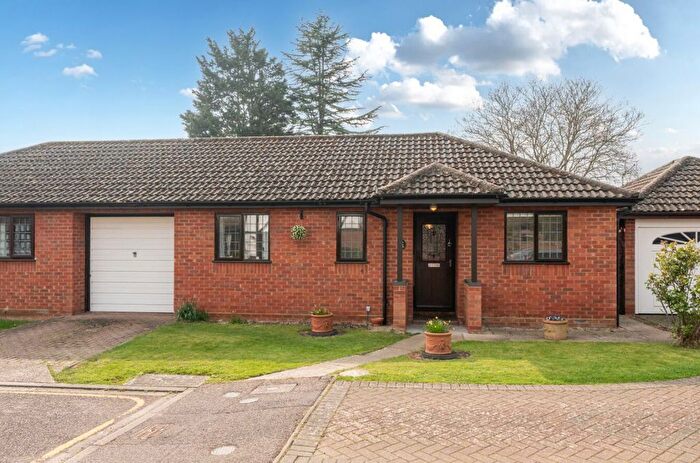 2 Bedroom Bungalow For Sale In Pearmain Close, Bedford, MK41