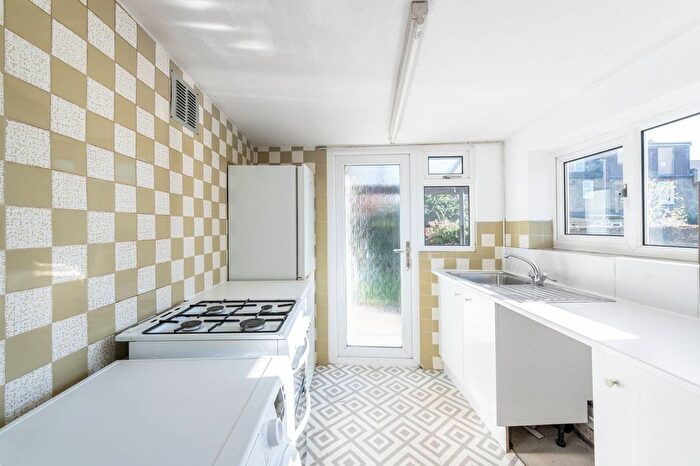 4 Bedroom End Of Terrace House To Rent In Nimrod Road, Furzedown, London, SW16