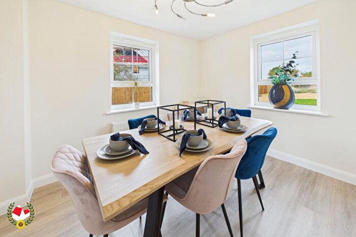 4 Bedroom Detached House For Sale In Ashchurch, Tewkesbury, GL20 - Photo 4