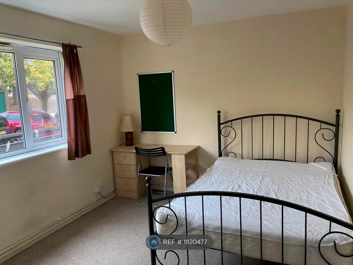 3 Bedroom Flat To Rent In Woodcock Close, Colchester, CO4