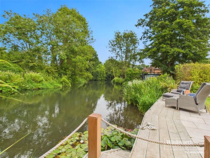 4 Bedroom Detached House For Sale In Dewe Lane, Burghfield, Reading, Berkshire, RG30