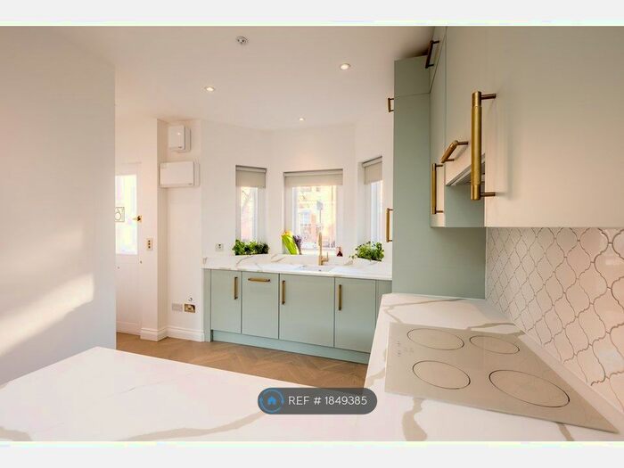 2 Bedroom Detached House To Rent In Japan Cres, London, N4