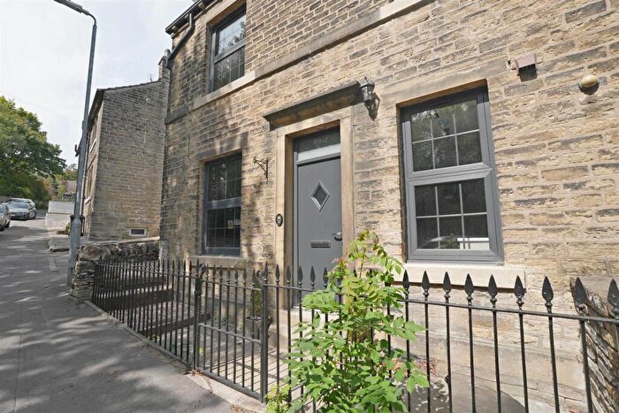 2 Bedroom End Of Terrace House For Sale In Station Road, Holywell Green, HX4