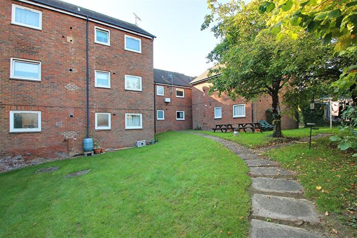 1 Bedroom Flat To Rent In High Street, Kings Langley, WD4