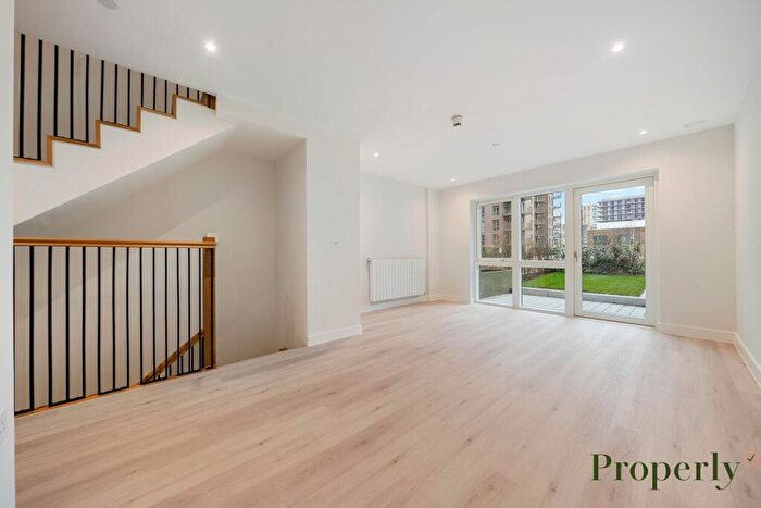 3 Bedroom End Of Terrace House For Sale In Astell Road, London, SE3