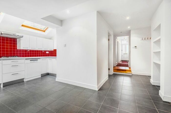 1 Bedroom Flat To Rent In Broughton Road, London, SW6