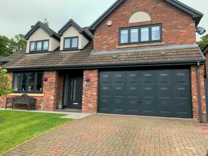 4 Bedroom Detached House To Rent In Ravens Holme, Bolton, BL1