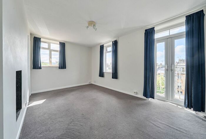 1 Bedroom Flat For Sale In Bath, Somerset, BA1