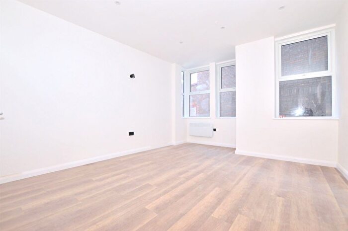 1 Bedroom Flat To Rent In London Road, Redhill, Surrey, RH1