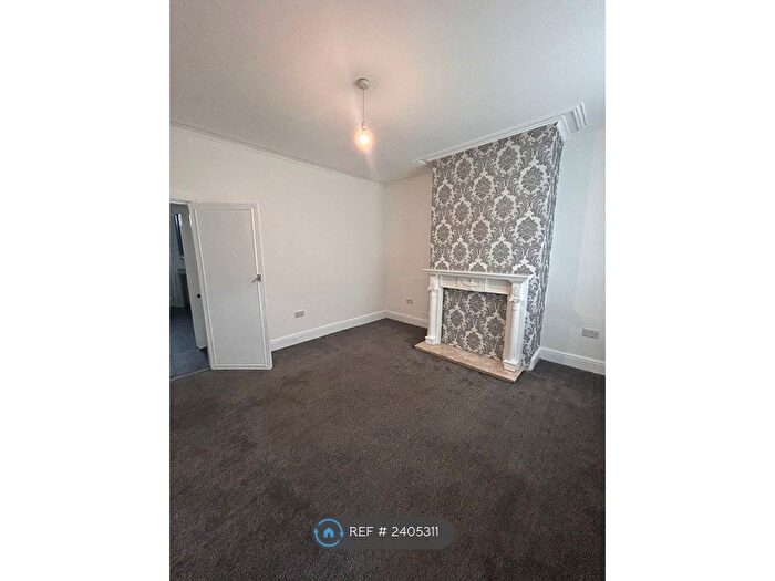 6 Bedroom Terraced House To Rent In Dawson Street, Bradford, BD4