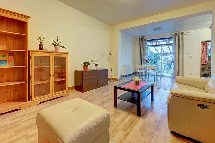 4 Bedroom End Of Terrace House To Rent In Fairbrook Close, London, N13