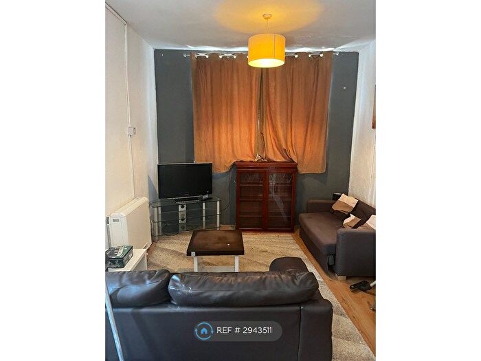 Studio To Rent In Annex, Feltham, TW13