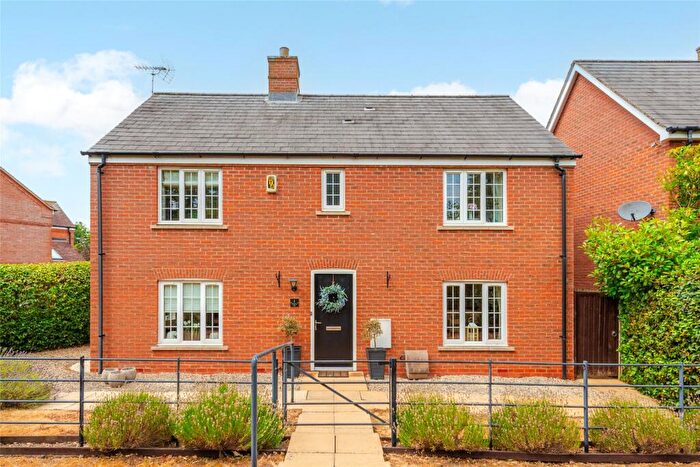 3 Bedroom Detached House For Sale In Whitehead Way, Buckingham, Buckinghamshire, MK18