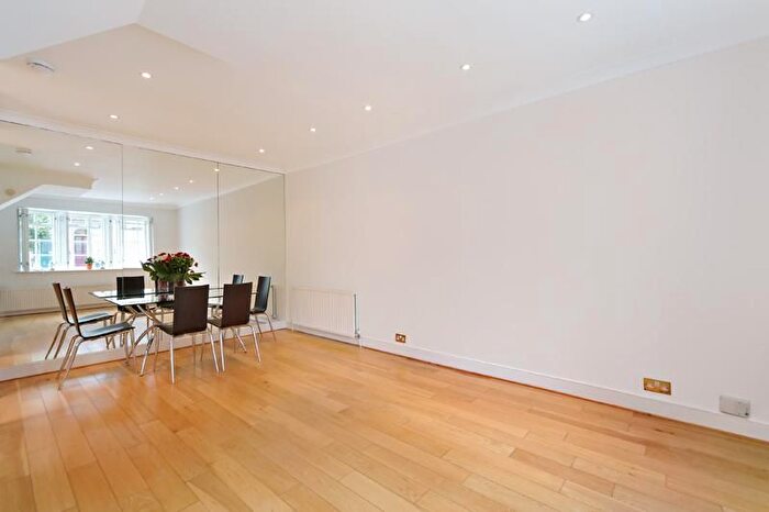 2 Bedroom End Of Terrace House To Rent In Linden Gardens, Chiswick, W4