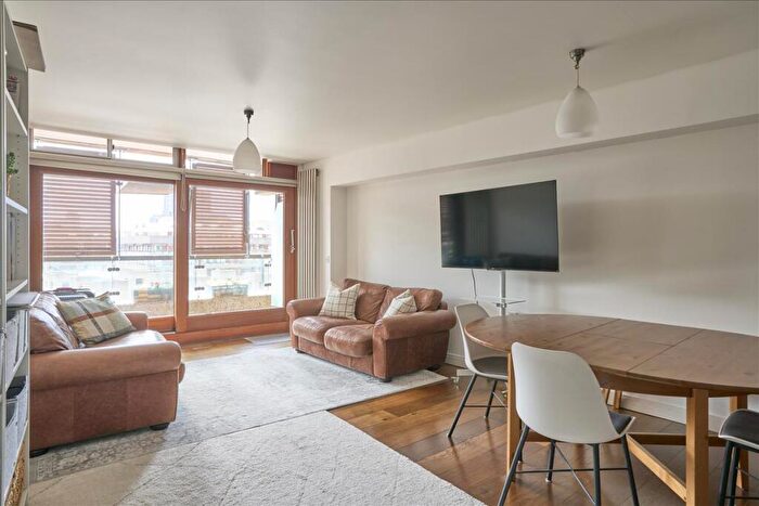2 Bedroom Apartment For Sale In Frobisher Crescent, Barbican, London, EC2Y