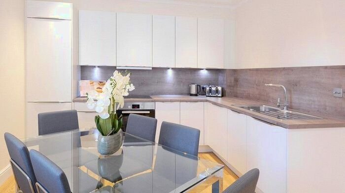 3 Bedroom Flat To Rent In Hamlet Gardens, Ravenscourt Park, London, W6