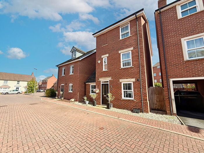 4 Bedroom Detached House For Sale In Clay Gardens, Woburn Sands, MK17
