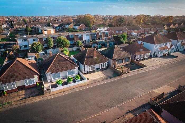 2 Bedroom Detached Bungalow For Sale In Melbourne Road, Clacton-on-sea, CO15