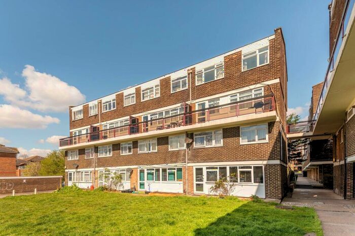 3 Bedroom Maisonette To Rent In Wessex Close, Kingston, Kingston Upon Thames, KT1