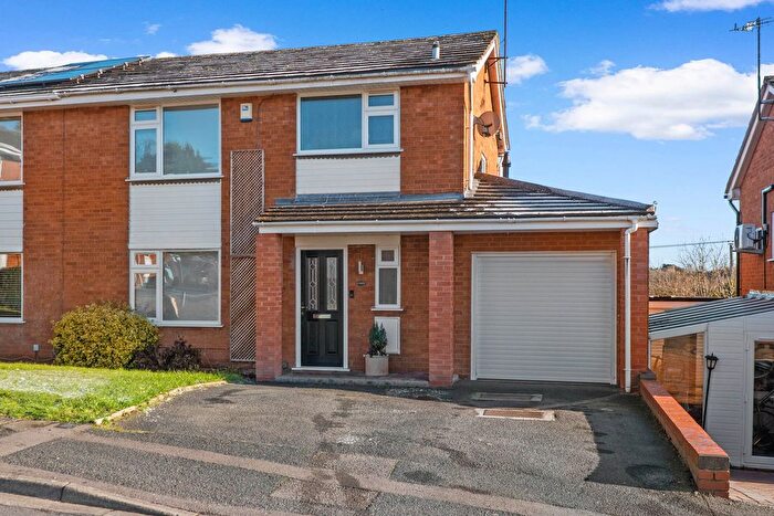 3 Bedroom Semi Detached House For Sale In Chase End Close, Battenhall, Worcester., WR5