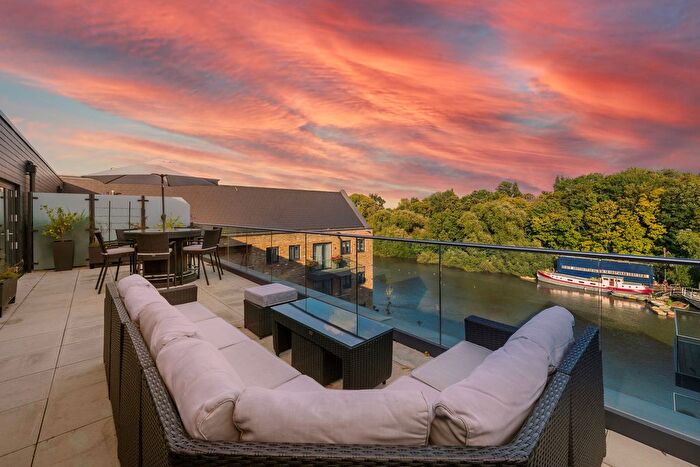 3 Bedroom Penthouse To Rent In Lion Wharf Road, Old Isleworth, TW7