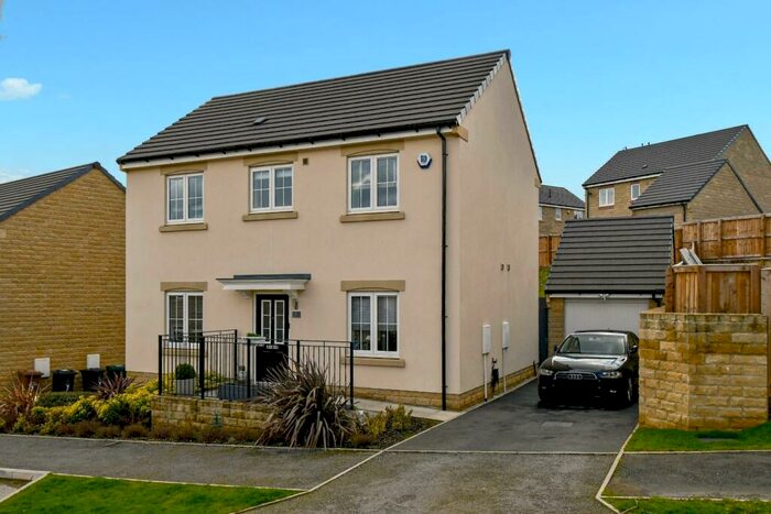 4 Bedroom Detached House To Rent In Briggs Way, Apperley Bridge, BD10