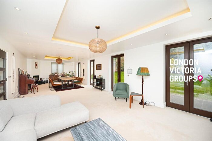 6 Bedroom Detached House To Rent In Duchess Crescent, Stanmore, HA7